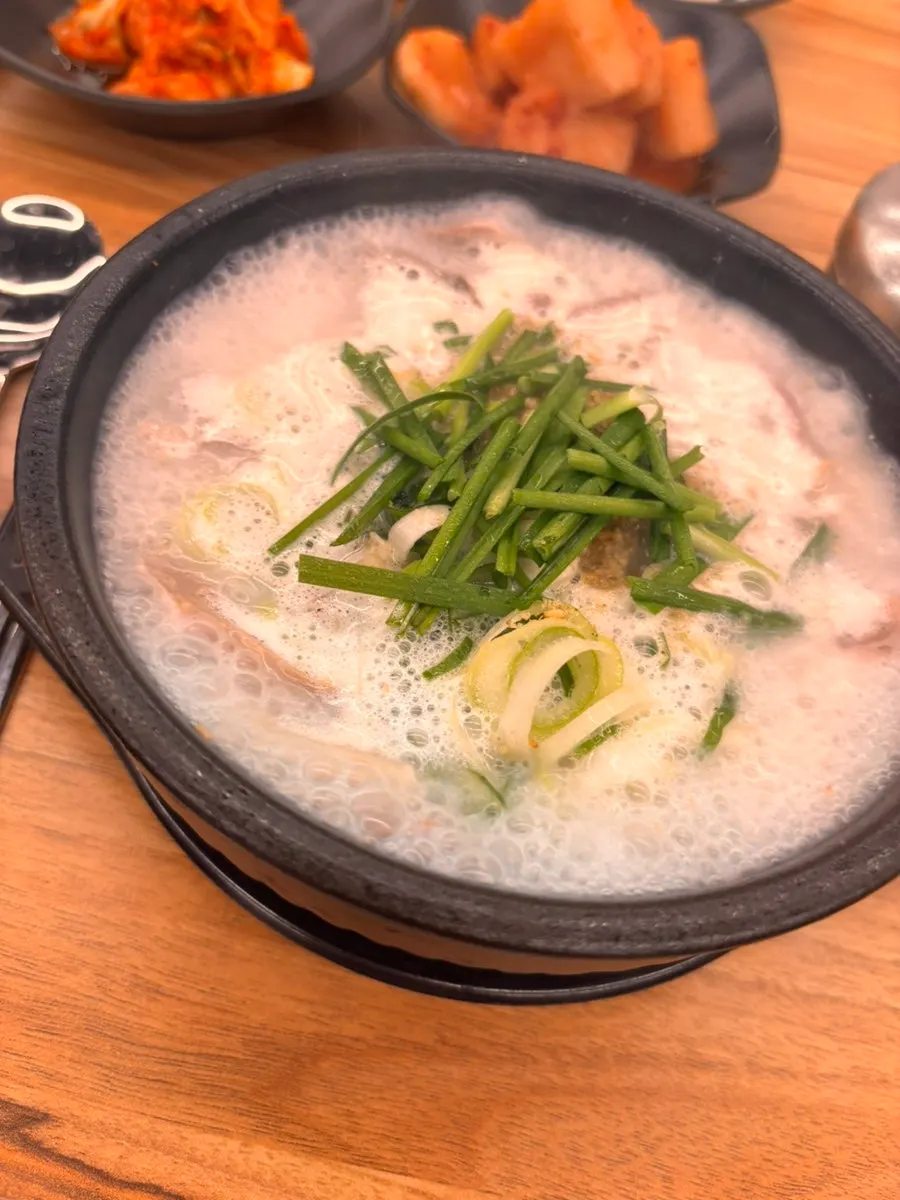 식후에 즐기는 간식과 커피 코너