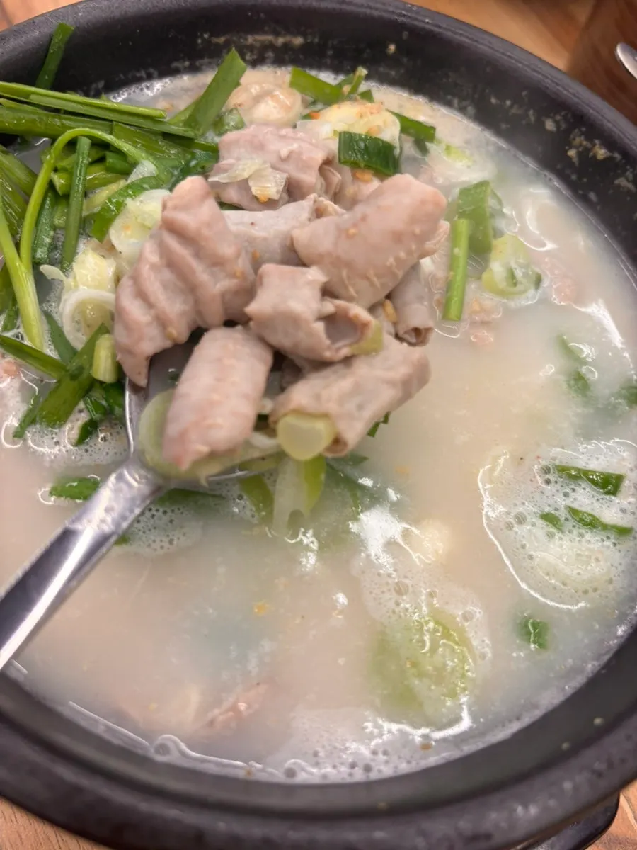 고기가 듬뿍 들어간 돼지국밥