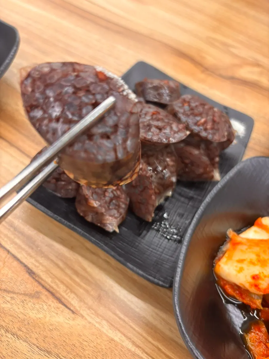 서비스로 나온 찰순대 접시