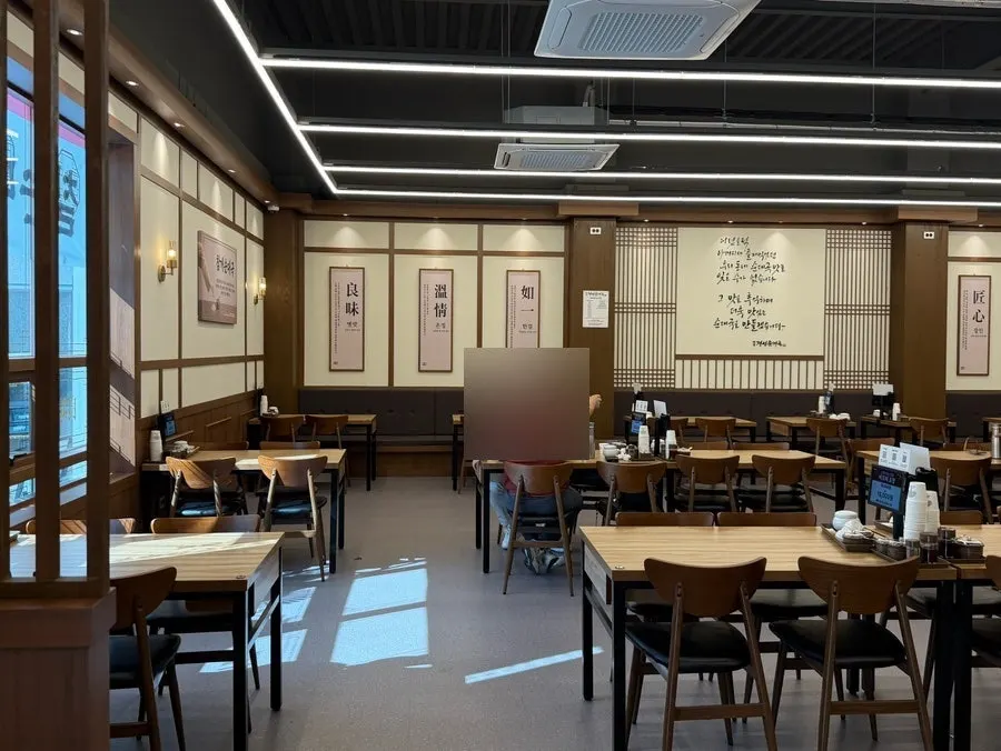 Seating inside Yetnal Gyeongseong Sundaeguk Nokyang Branch