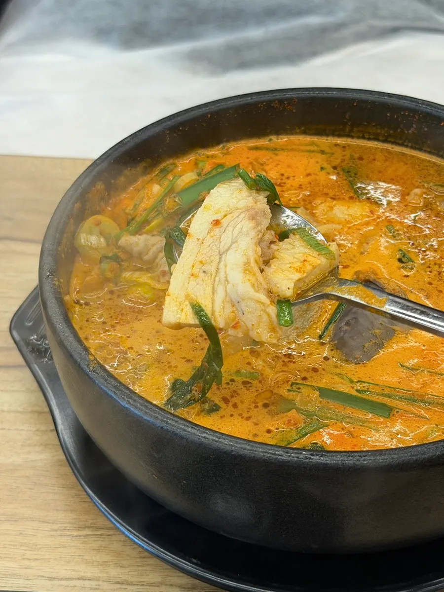 Tender bone soup meat