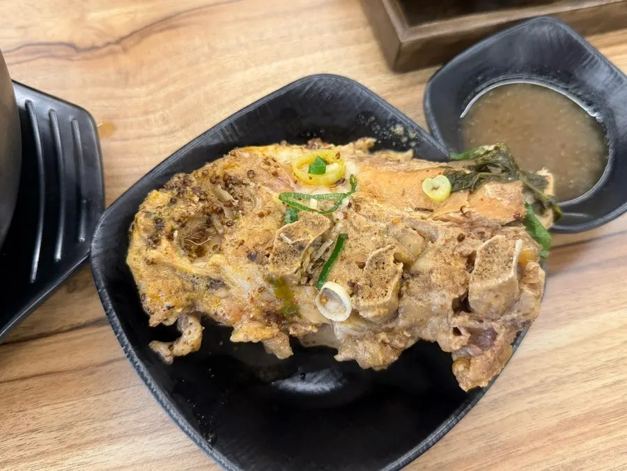 Bone soup and rice set on the table