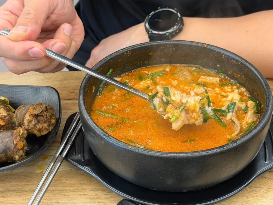 Scooping sundae out of the spicy sundaeguk
