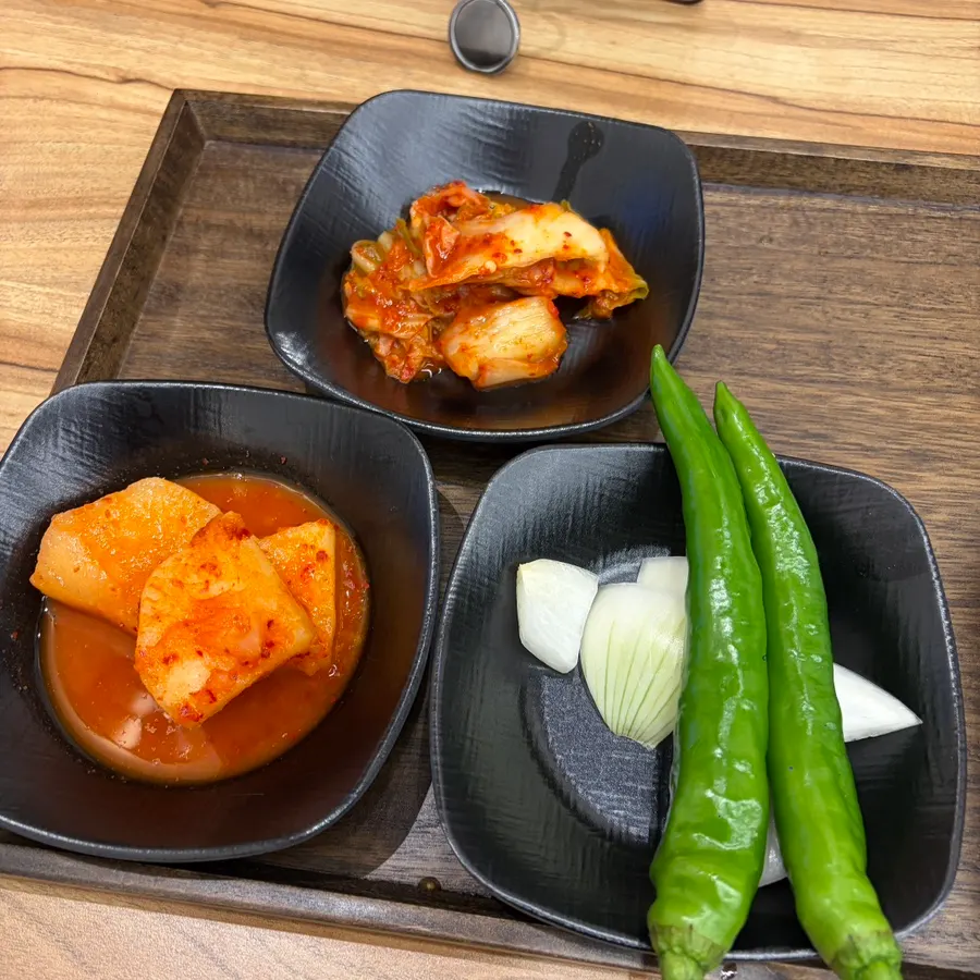 갈아 넣은 참깨가 올라간 국물
