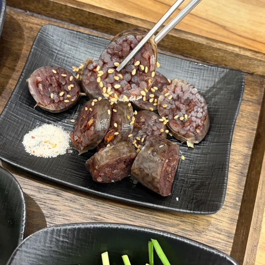 파 부추 마늘무침이 놓인 반찬 리필코너