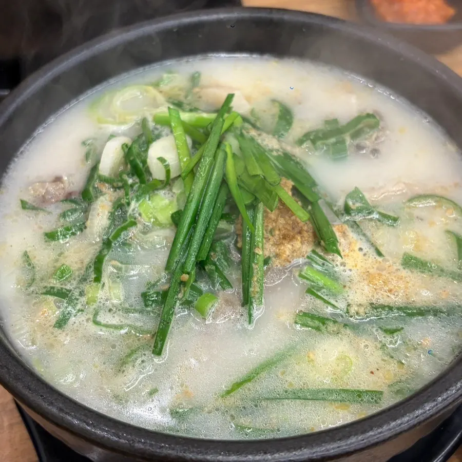 옛날경성순대국 유래를 소개한 매장 안내