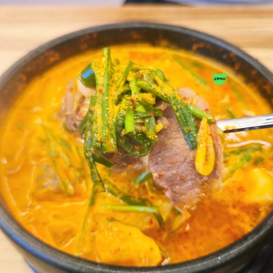 Spicy gukbap full of meat chunks