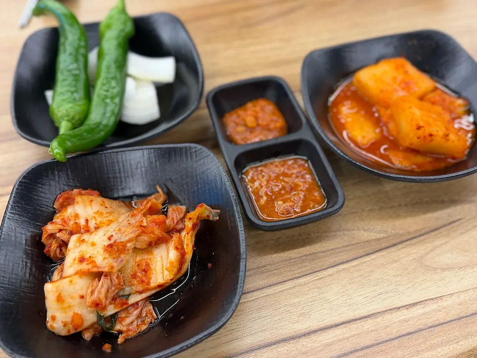 순대국 정식에 나온 머릿고기와 순대 접시