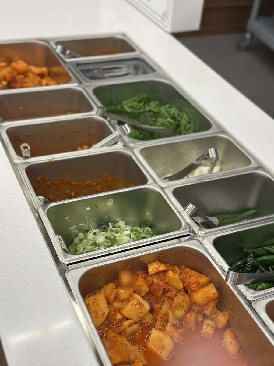 Toppings and side dishes for self-service