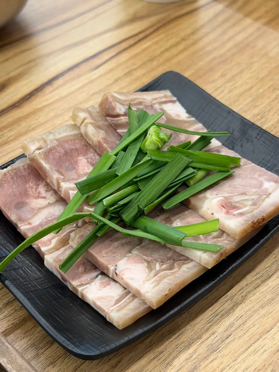 밥을 말아 먹는 순대국