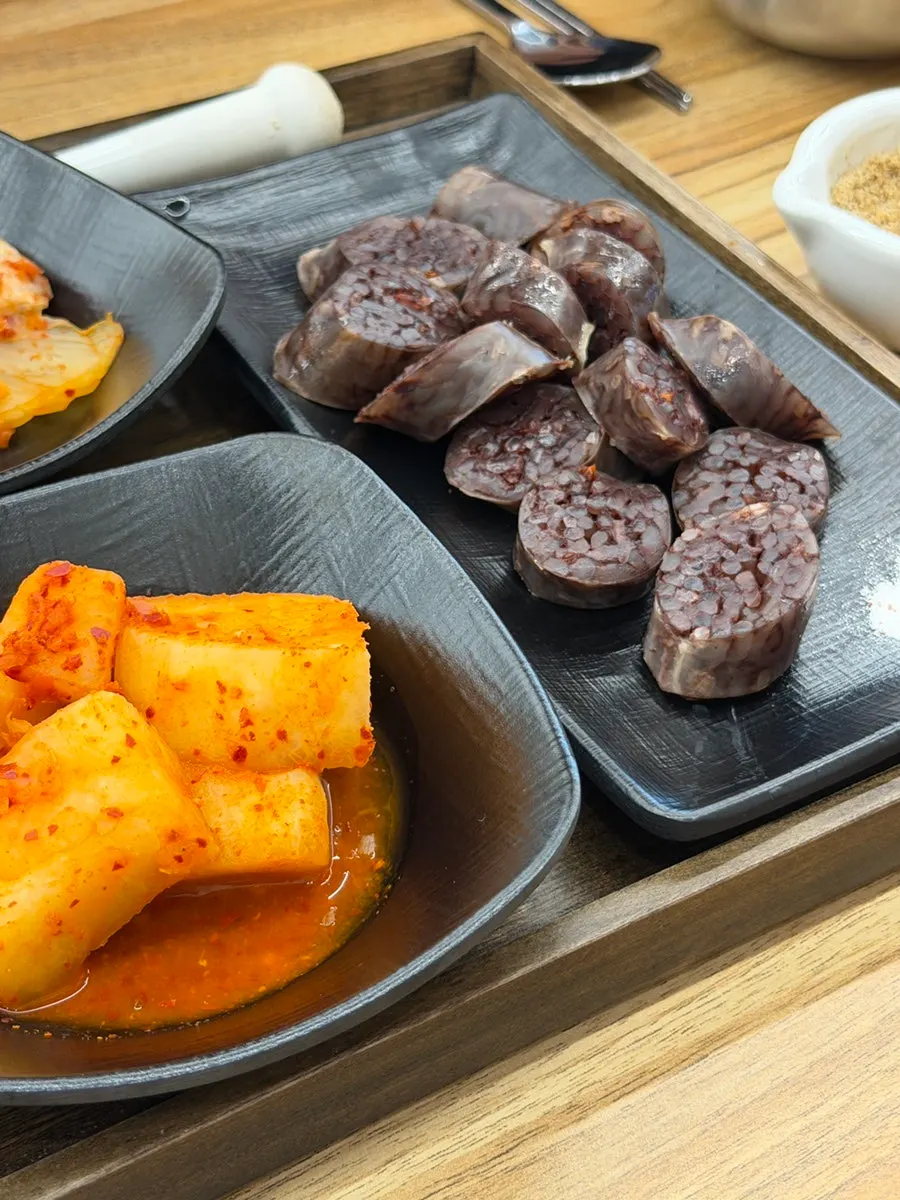 식사를 마친 순대국 상차림