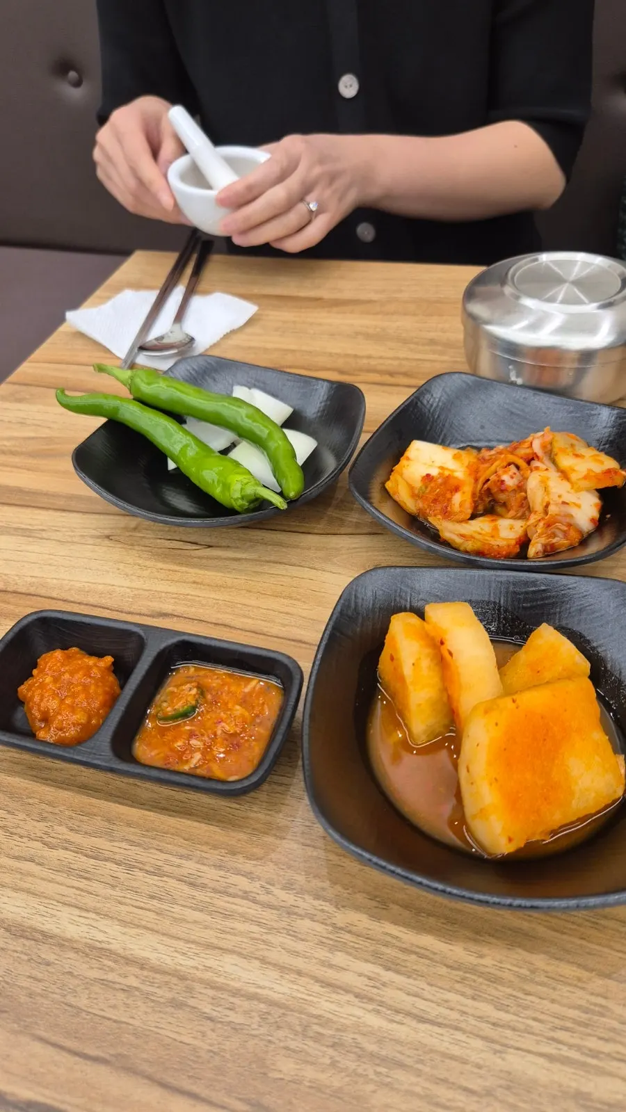 Basic side dishes of seokbakji, kimchi, garlic, and salted shrimp