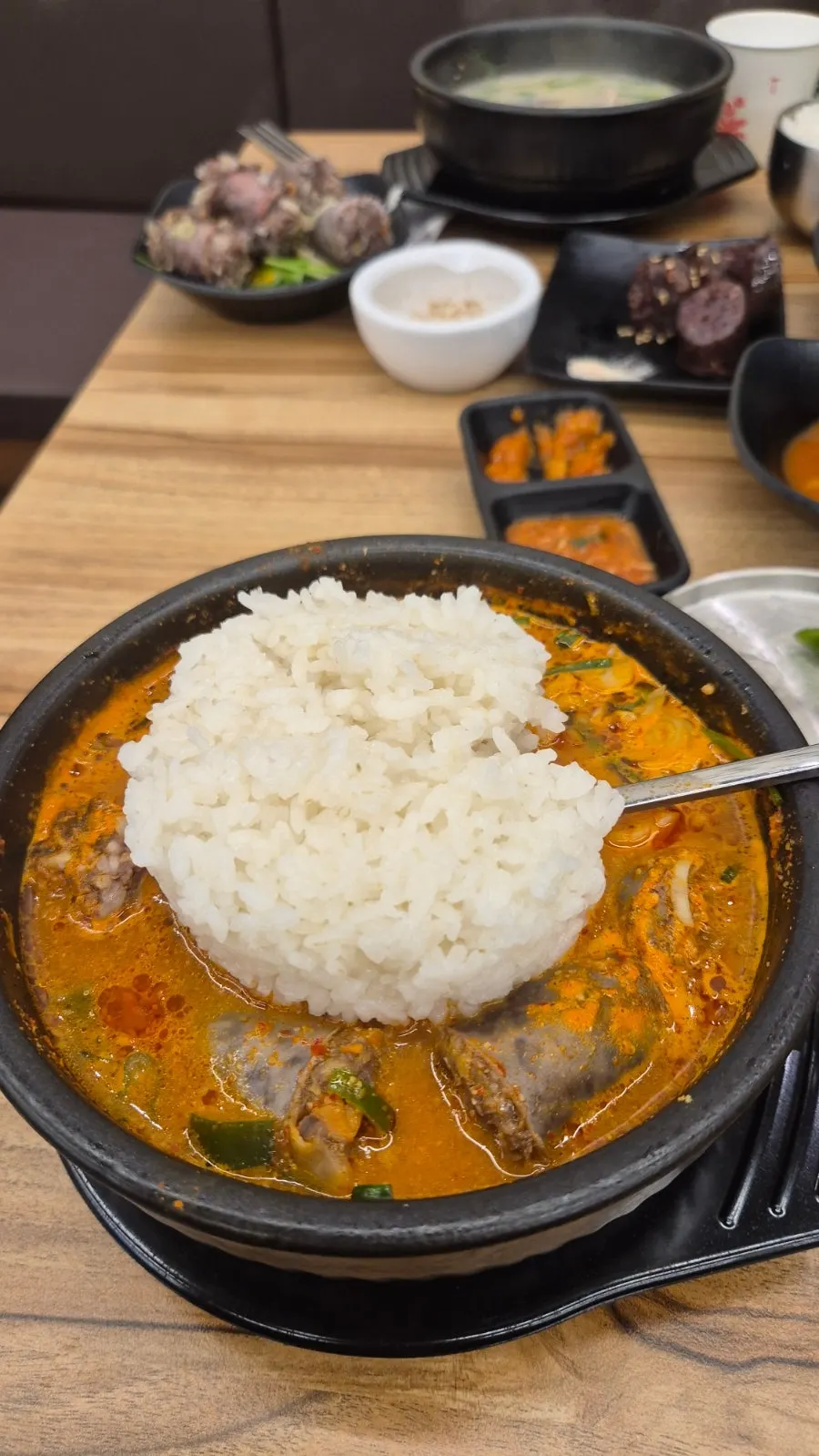 A bowl of rice before mixing into the sundaeguk