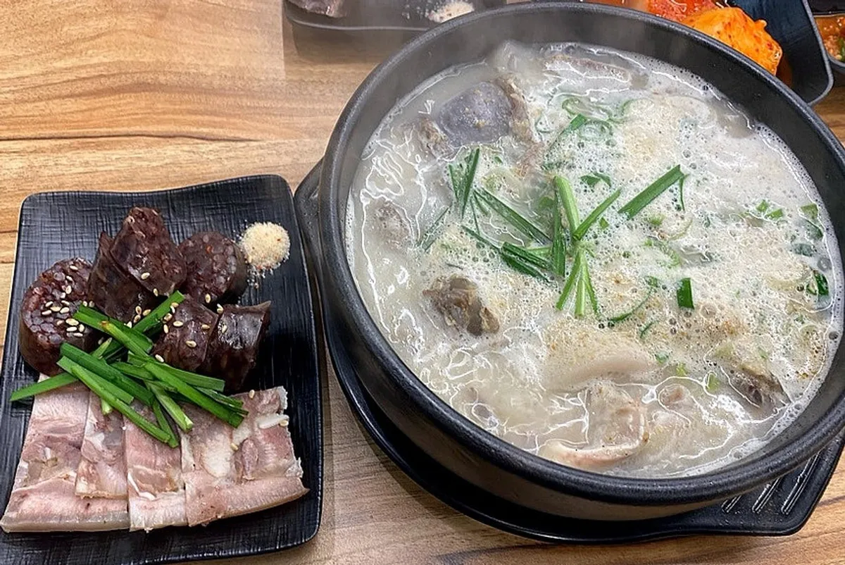 특 순대국과 편육 찰순대 정식 한 상