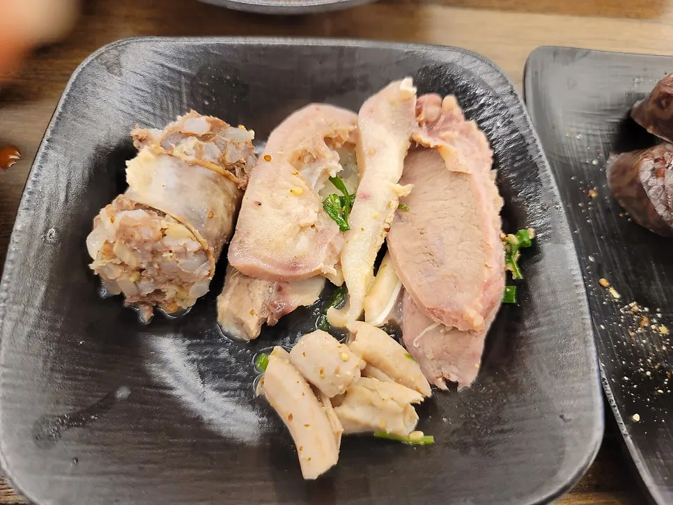 뽀얀 국물의 순대국 한 그릇