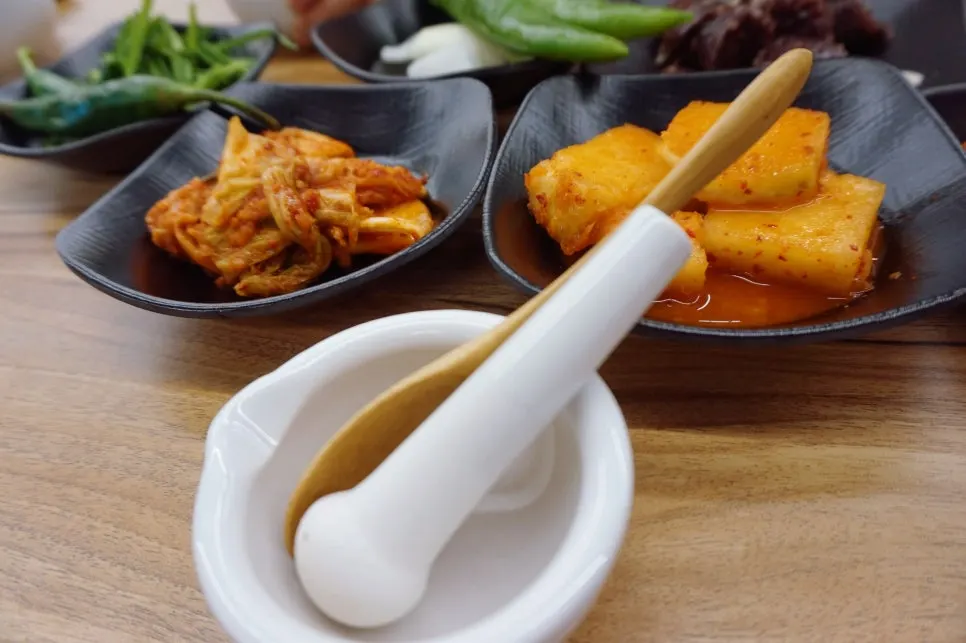 Whole sesame seeds and a mini mortar on the table