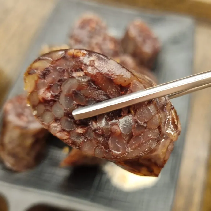 서비스로 받은 찰순대 한 접시
