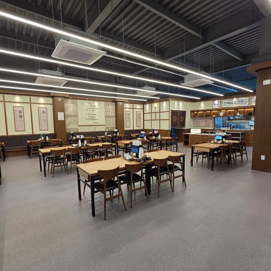 Spacious, clean main dining hall