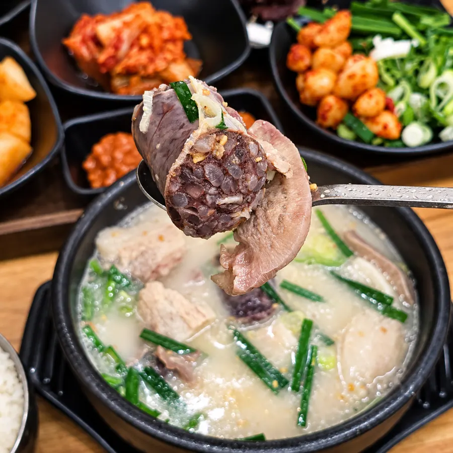 Gukbap eaten with dadaegi and saeujeot added