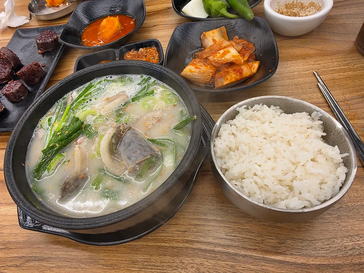 오픈 기념 서비스로 나온 당면 가득한 찰순대