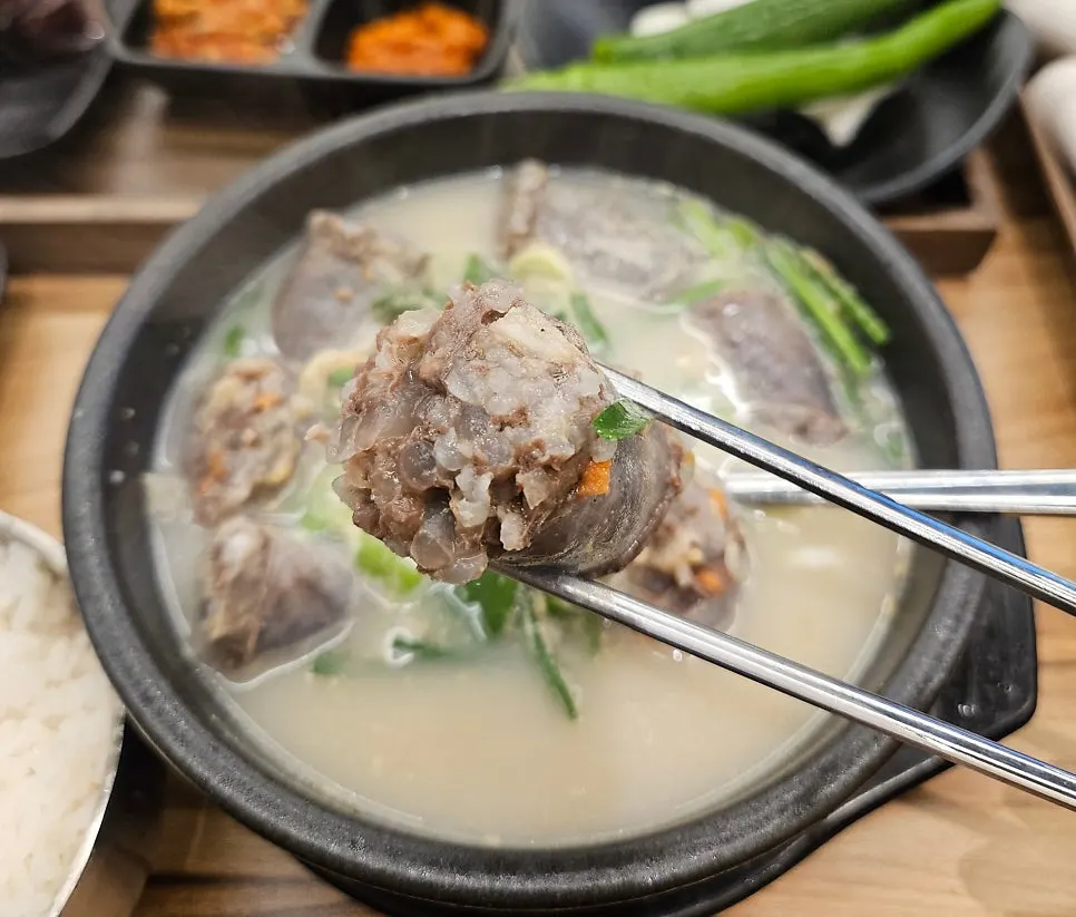 양념을 넣기 전 순대국 한 그릇