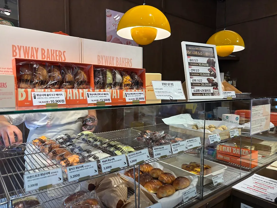 Dubai chocolate salt bread and wakppu financiers on display