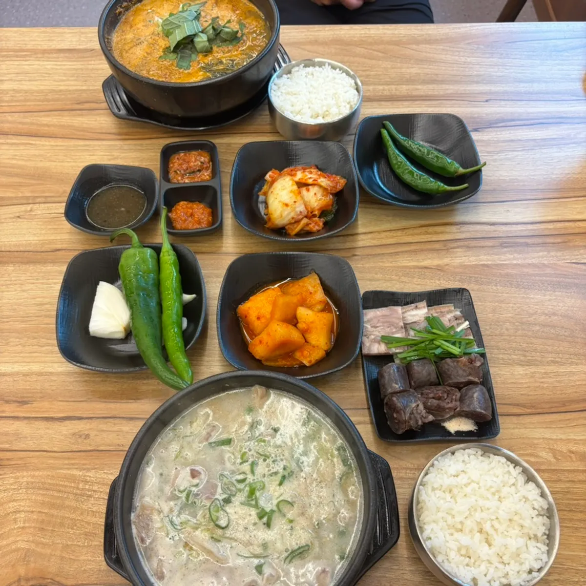 Exterior and parking information for Yetnal Gyeongseong Sundaeguk Nokyang Branch