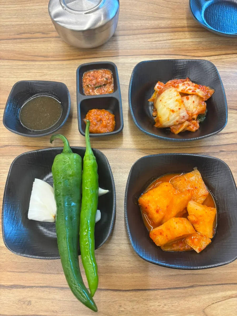 Sundaeguk side dishes and sesame seeds