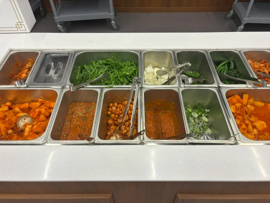 Side dishes arranged at the self-service bar