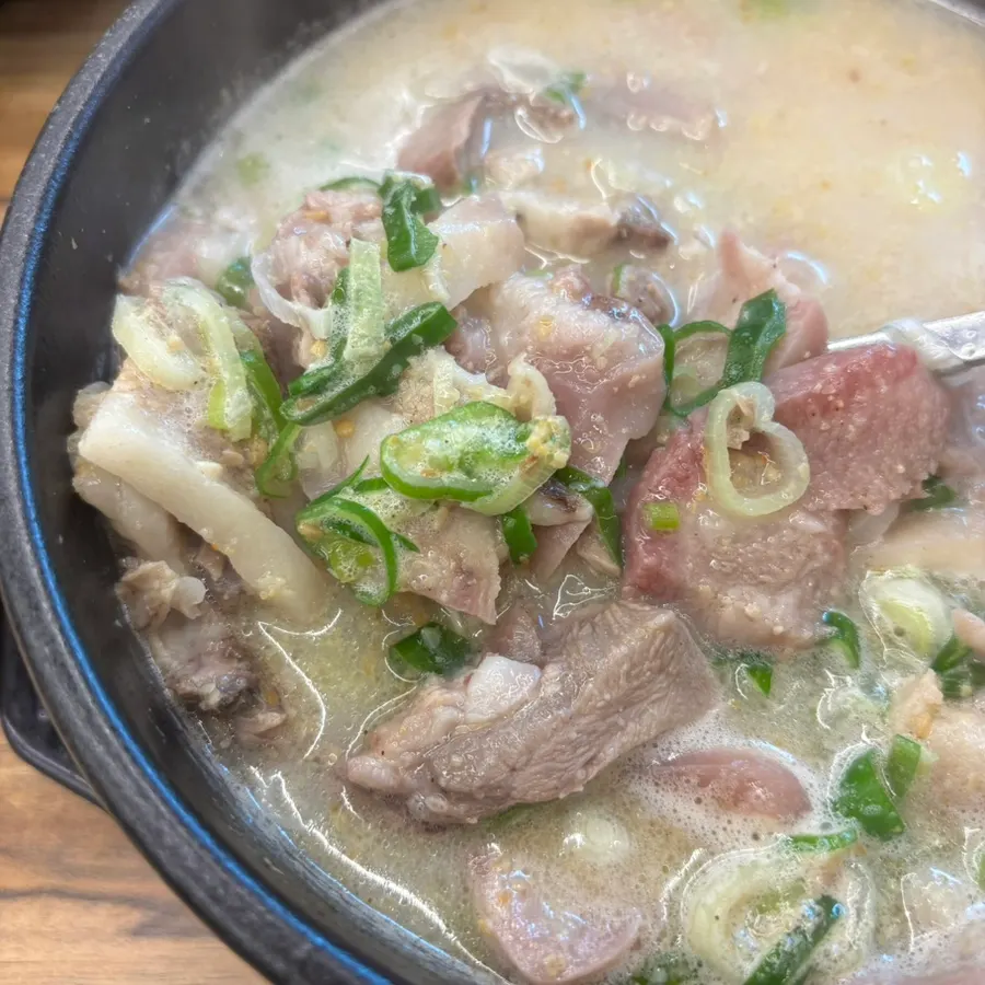 Pork gukbap with head meat and lean pork