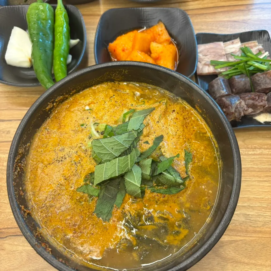 Yetnal Gyeongseong Sundaeguk pork bone hangover soup