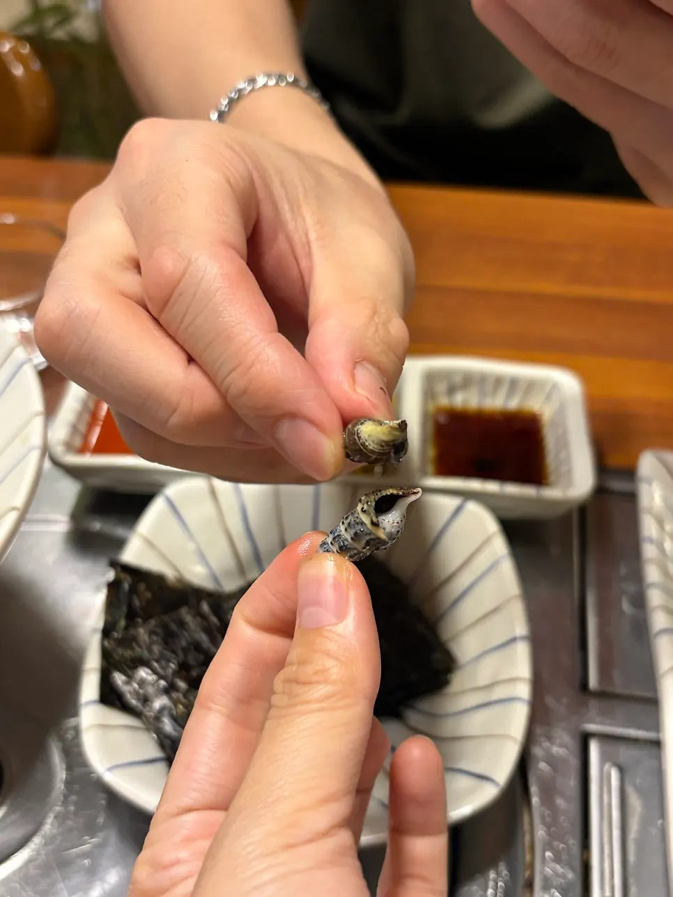 다양하게 깔린 기본찬 상차림