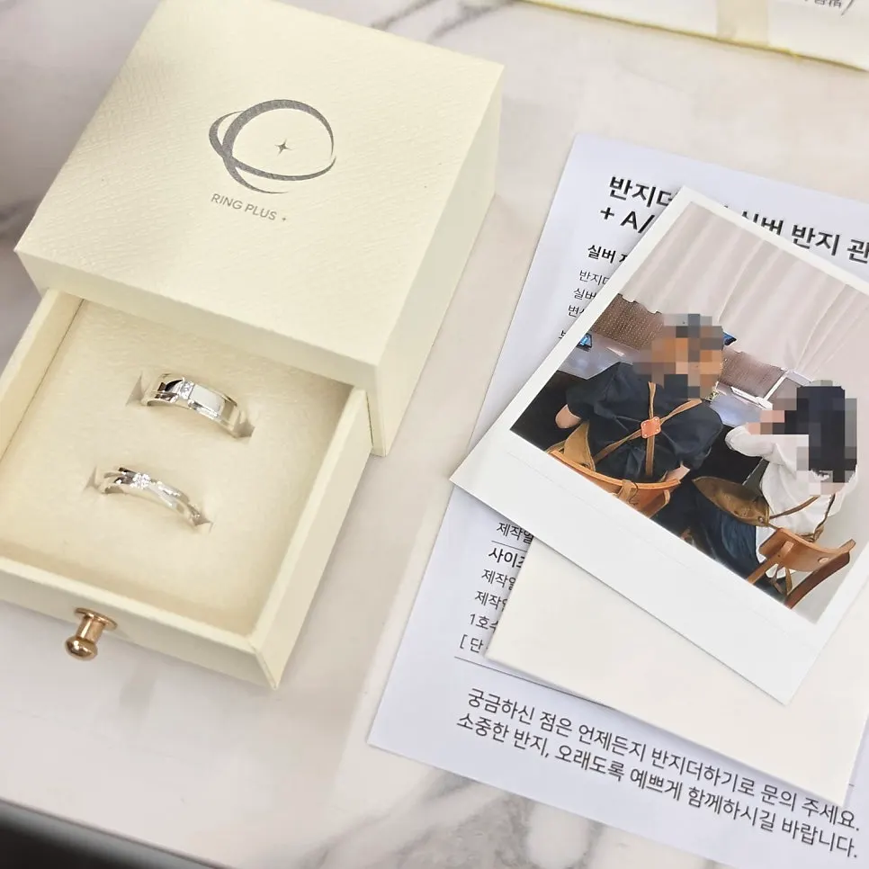 마무리 작업을 기다리는 공방 내부 모습