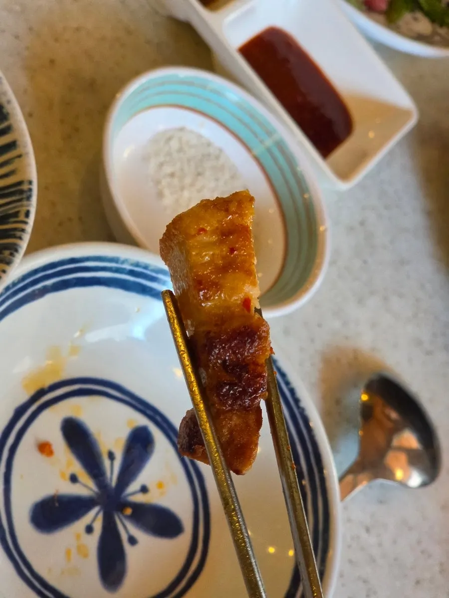 Thick pork belly grilled golden