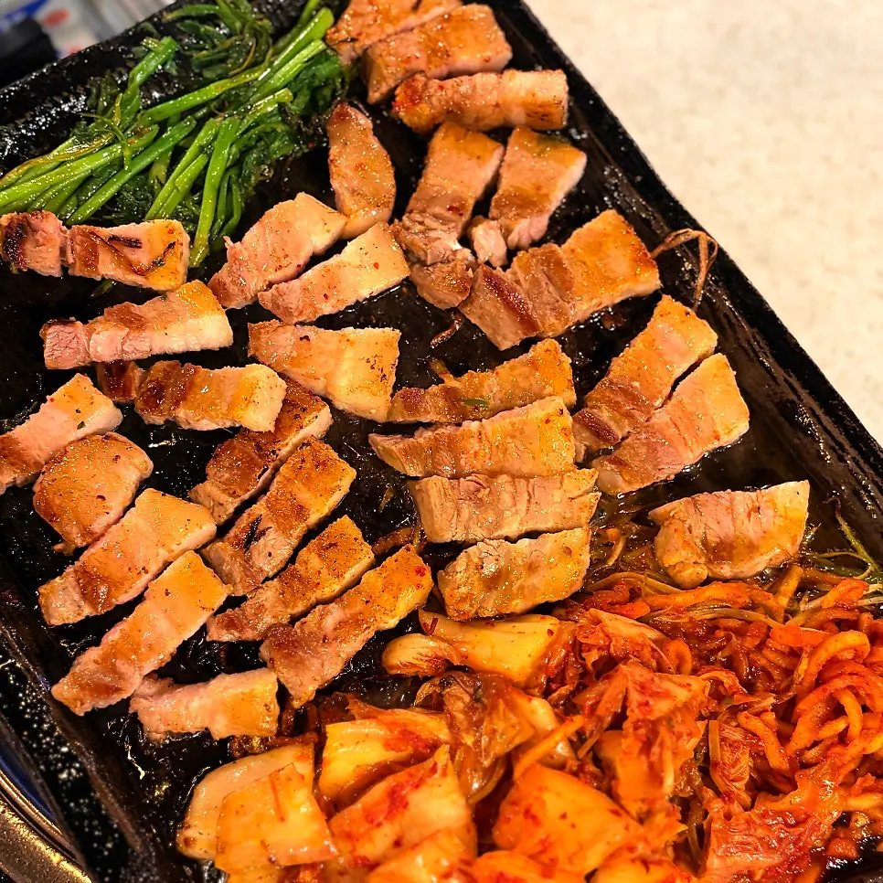 Table setting for pork belly at Cheonpo Hoegwan Uijeongbu Main Branch