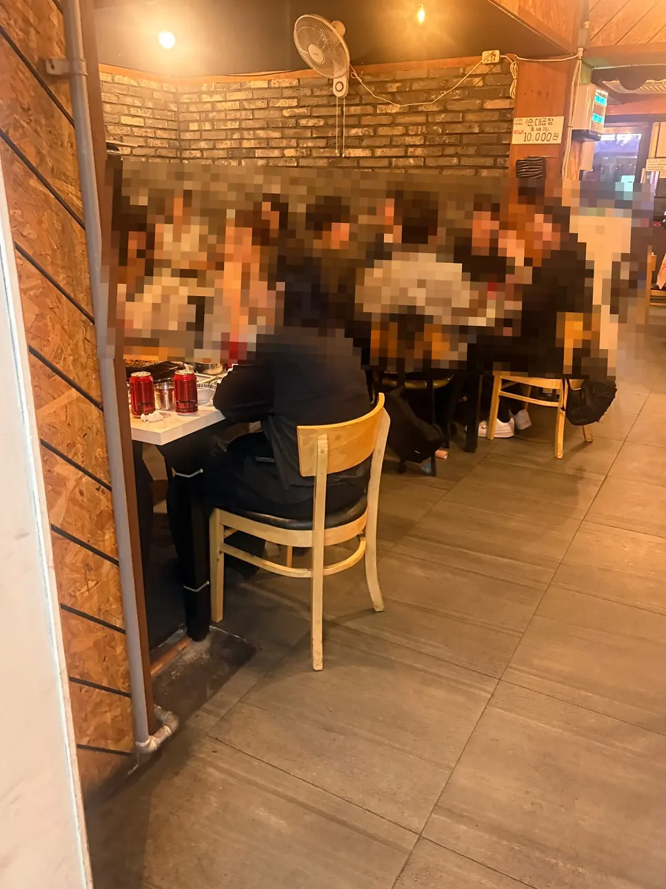 Spacious interior seating at Cheonpo Hoegwan Uijeongbu Main Branch