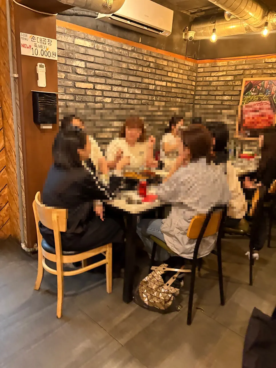 Grill restaurant hall divided into inner section
