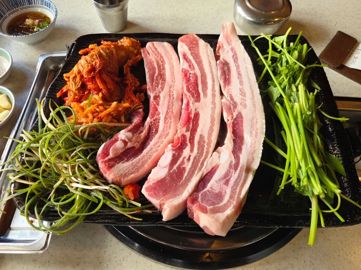 Pork belly table setting at Cheonpo Hoegwan Uijeongbu Main Branch