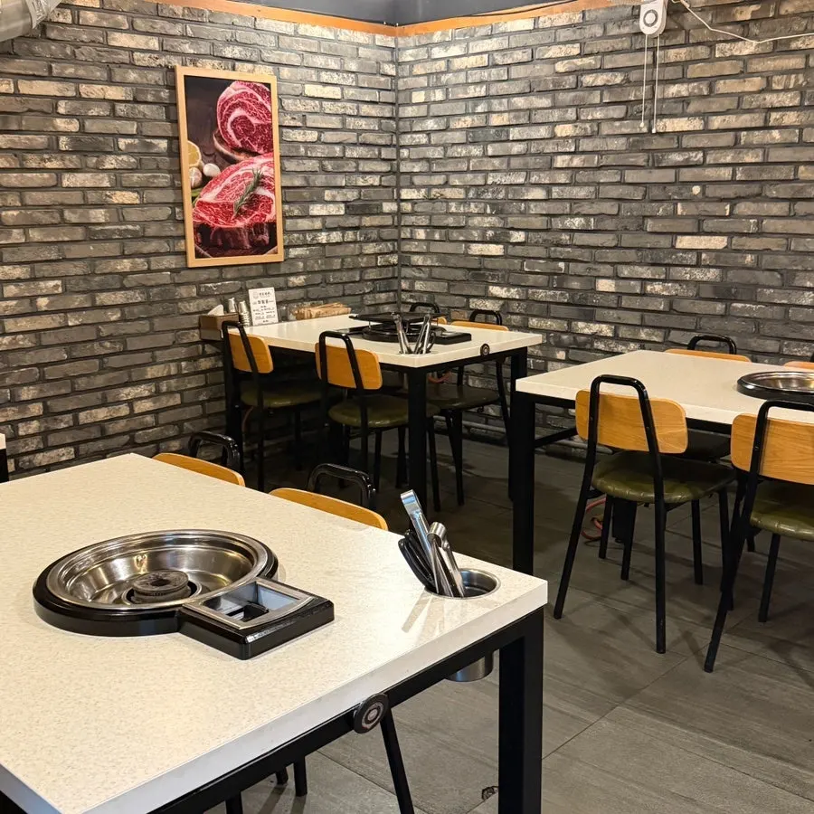 Interior tables at Cheonpo Hoegwan Uijeongbu Main Branch