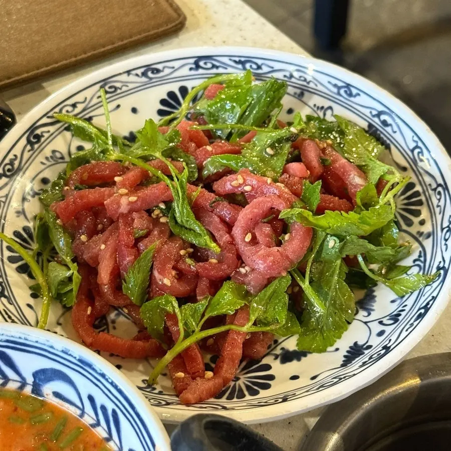 Basic table setting at Cheonpo Hoegwan