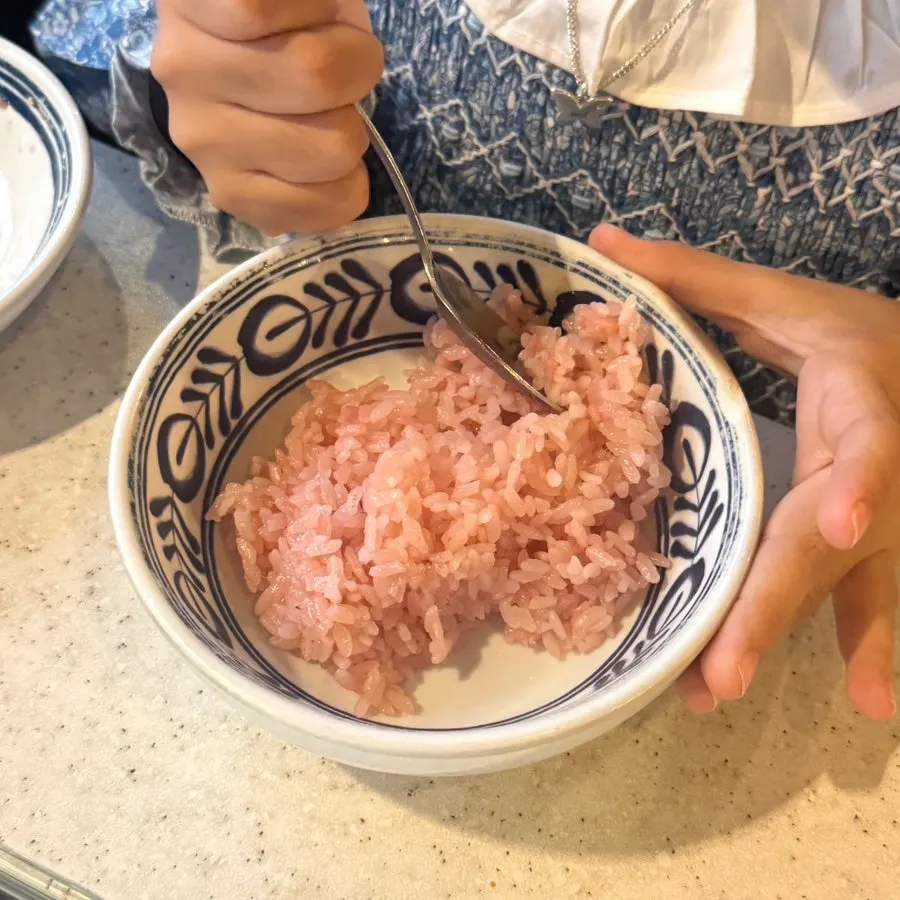 Freshly made stone-pot rice