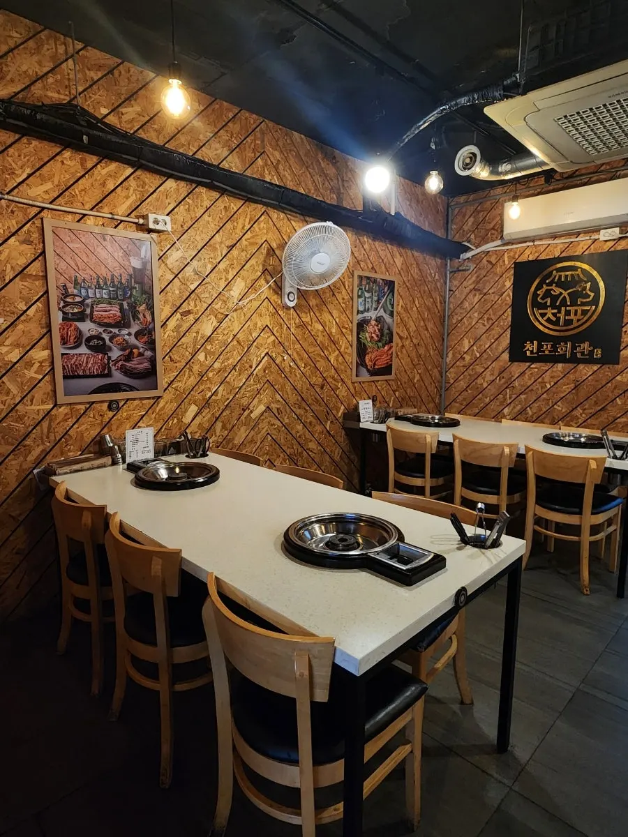 Separated seating area inside Cheonpo Hoegwan