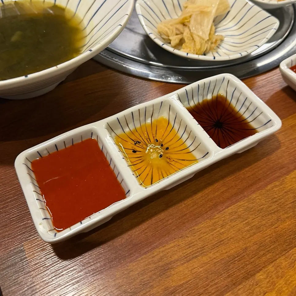 깔끔하게 차려진 기본 찬 구성