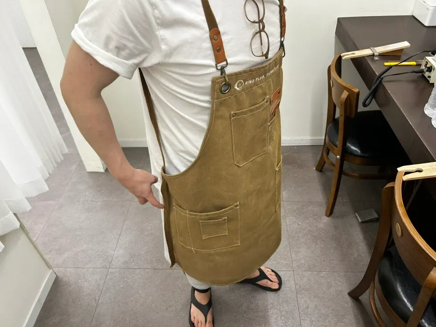 Ring-making space while waiting in an apron