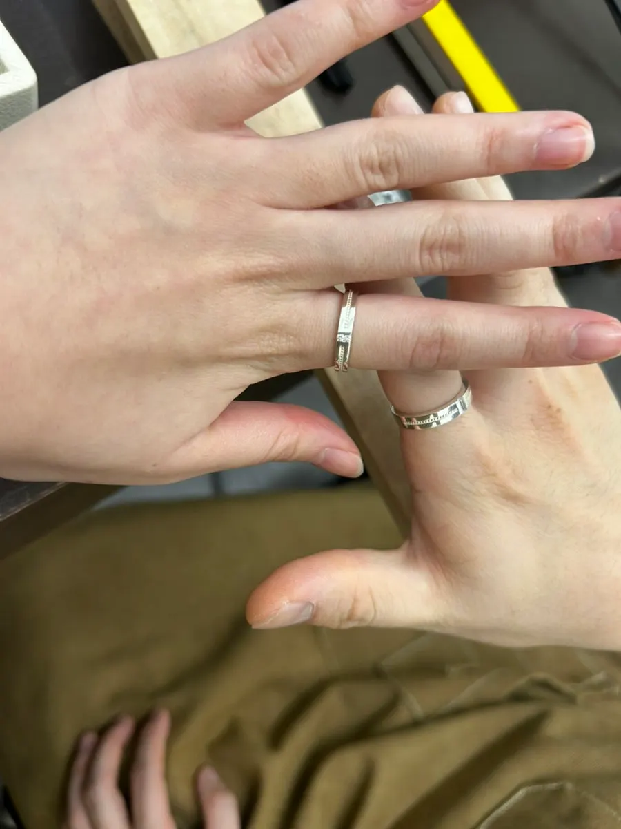 Silver-ring samples viewed with a tablet