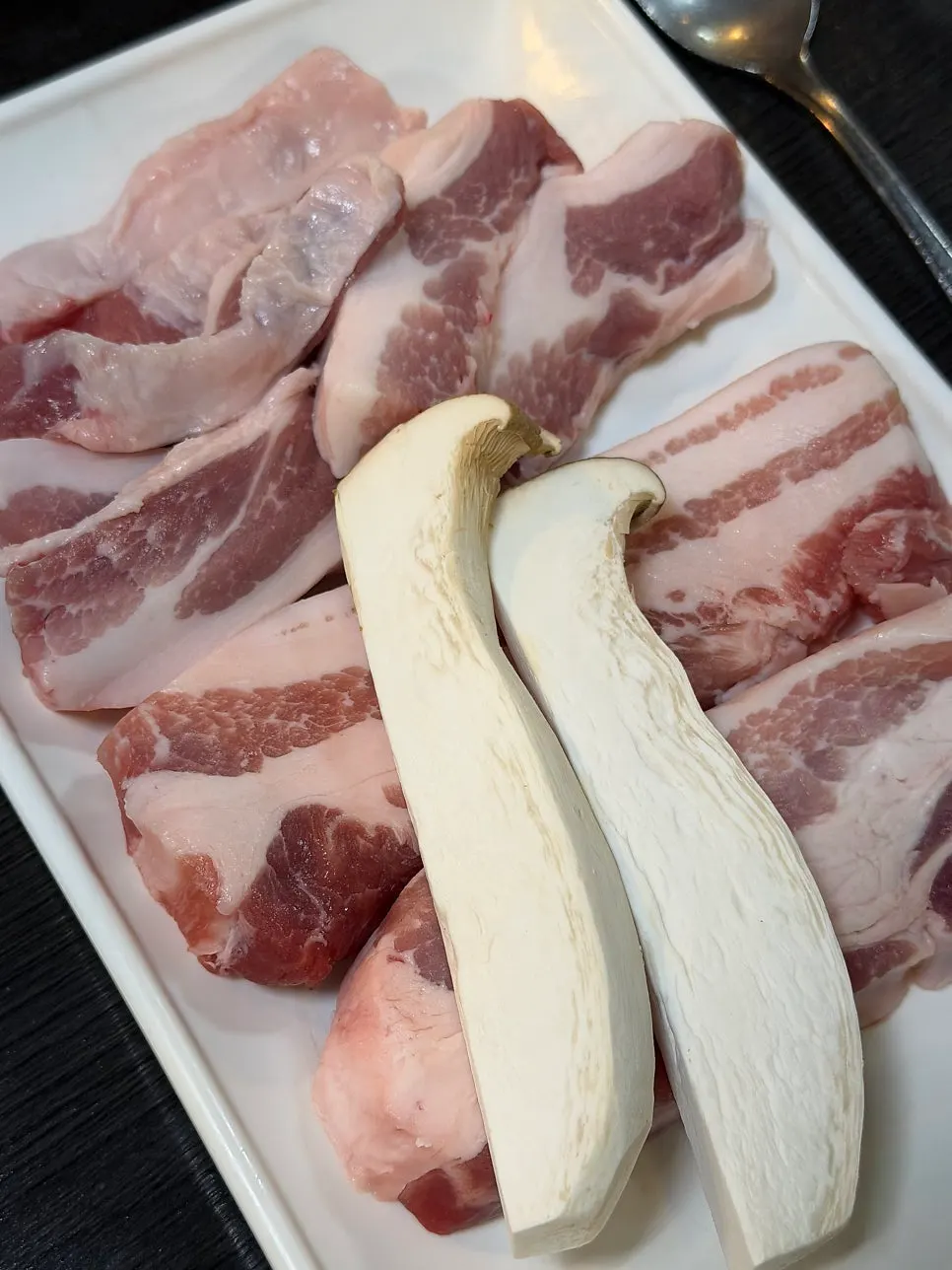 Main photo of Geuttaegeujip, a cauldron-lid pork BBQ restaurant in Uijeongbu's new town area