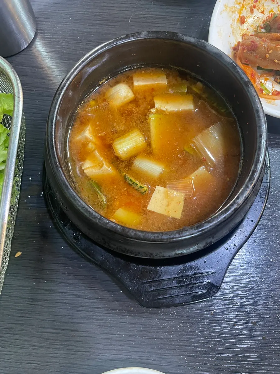 鉄板の上で焼けていくカブリサルとハンジョンサル