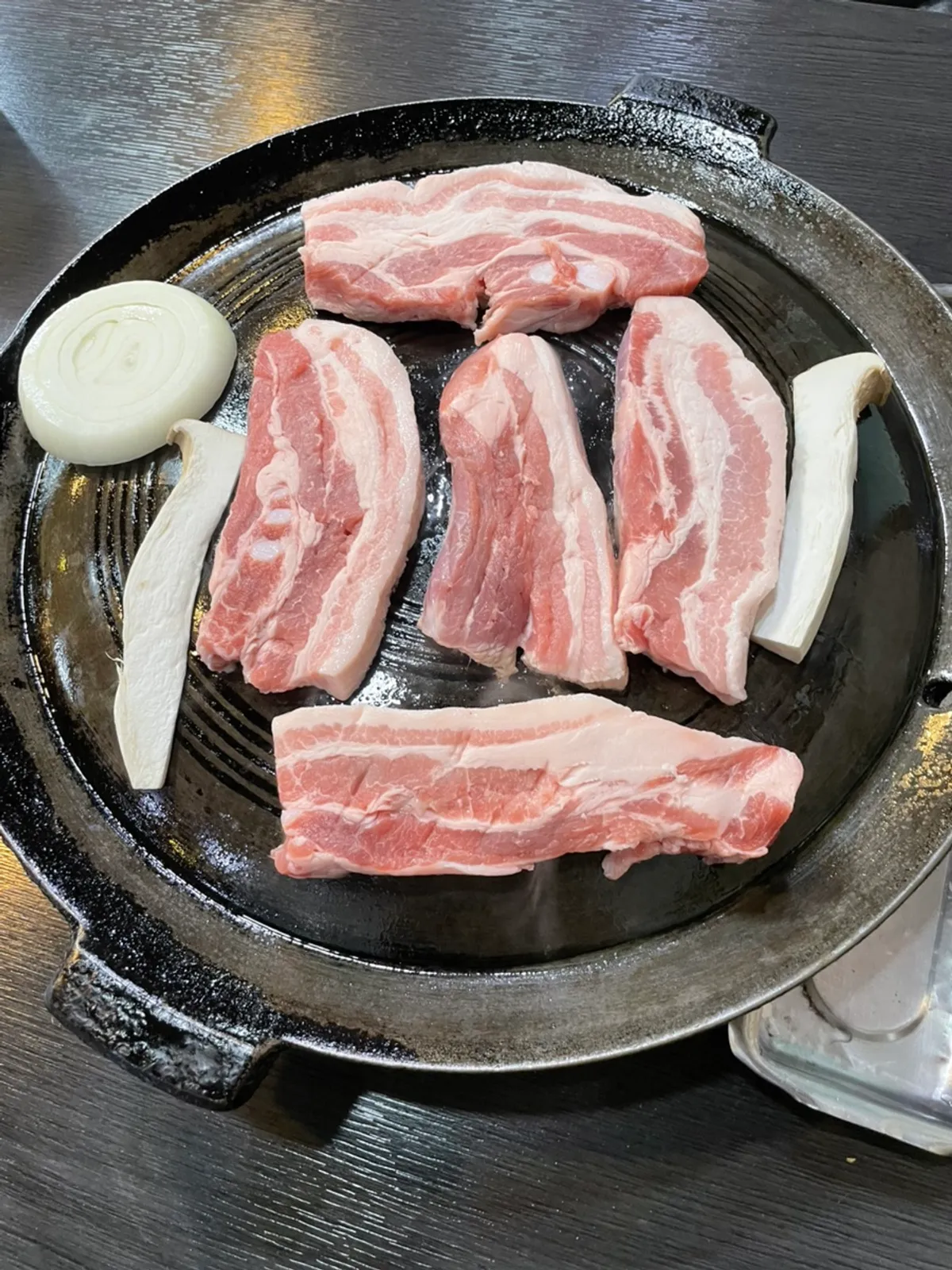 Main photo of Geuttaegeujip, a 24-hour pork belly restaurant near Uijeongbu Station