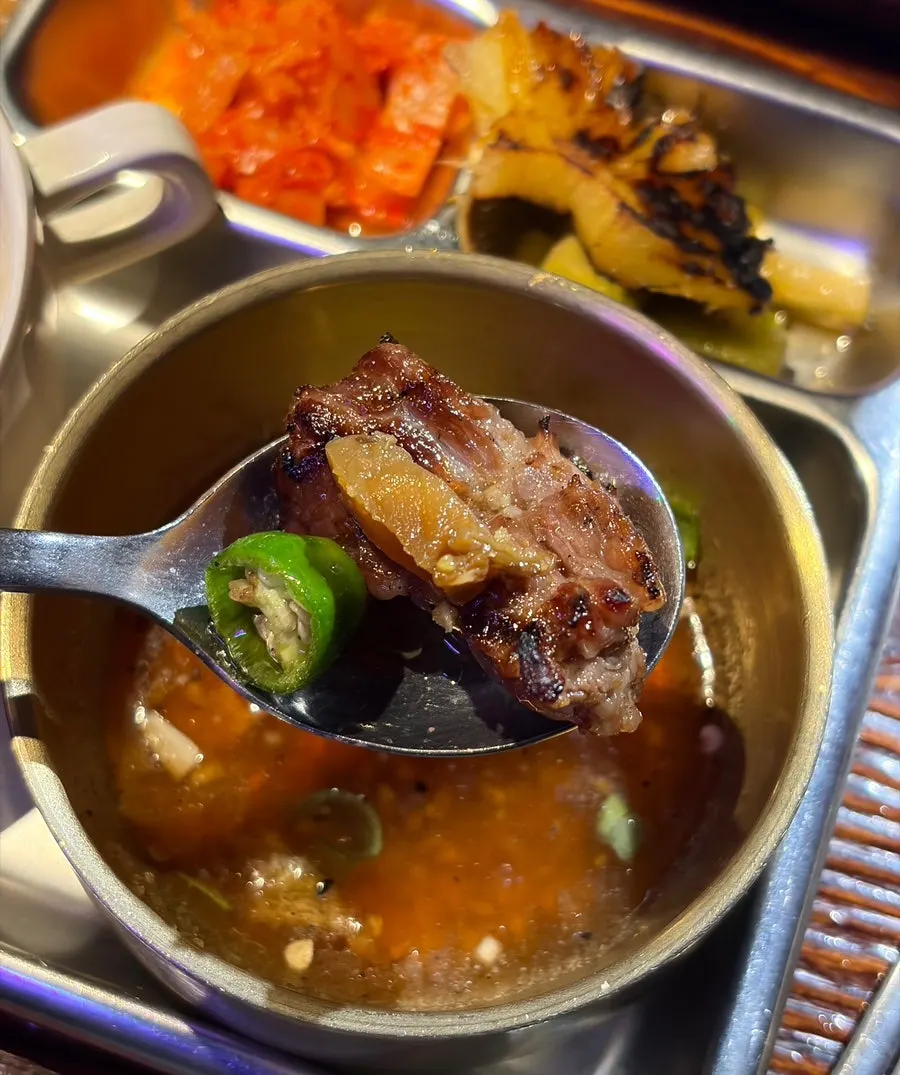 한입 크기로 먹는 황제늑간살