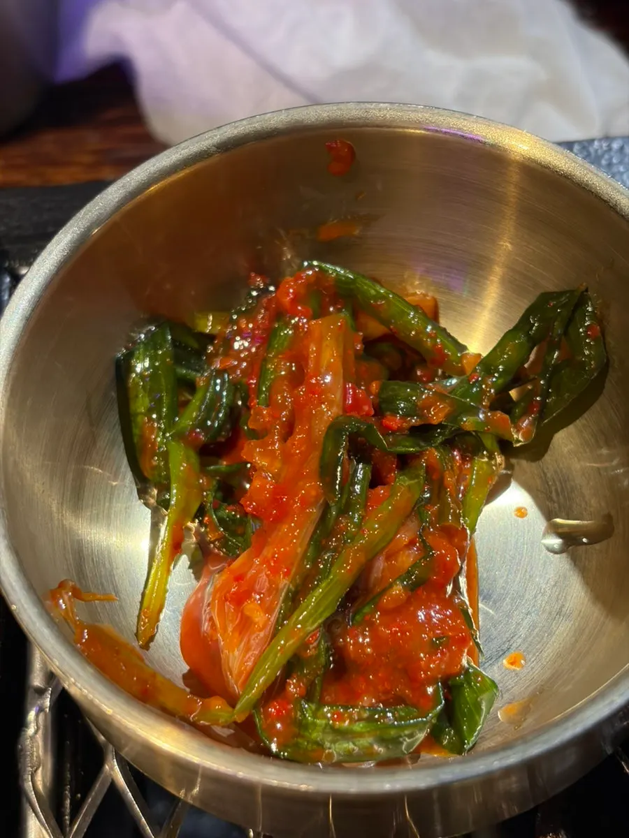 파김치를 얹어 먹는 짜계치